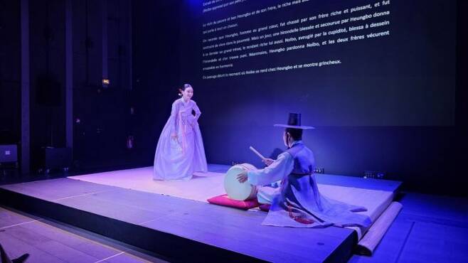 김 명창은 한국인 최초 오페라 본고장인 이탈리아 밀라노, 로마, 피렌체, 베네치아와 프랑스 파리에서 판소리 완창 공연을 통해 매회 커튼콜과 전석 매진을 기록했다.