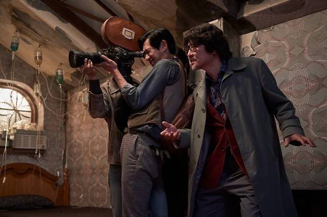 송강호는 영화 ‘거미집’에서 걸작을 향한 광기에 휩싸인 김열 감독 역을 맡았다. 바른손이앤에이