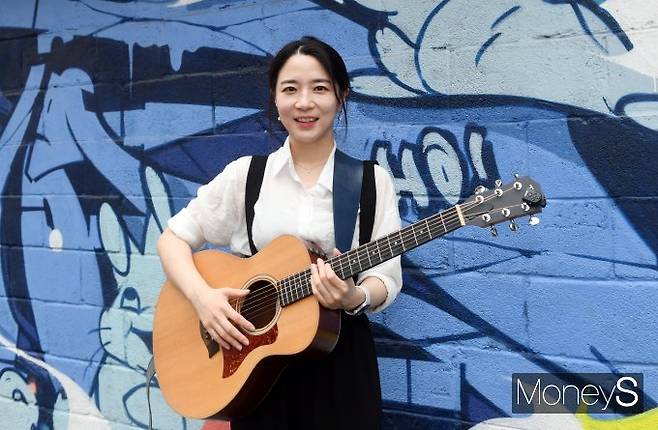 가수 고양이용사는 자신의 노래로 많은 이들이 행복을 느끼길 희망한다. /사진=장동규 기자