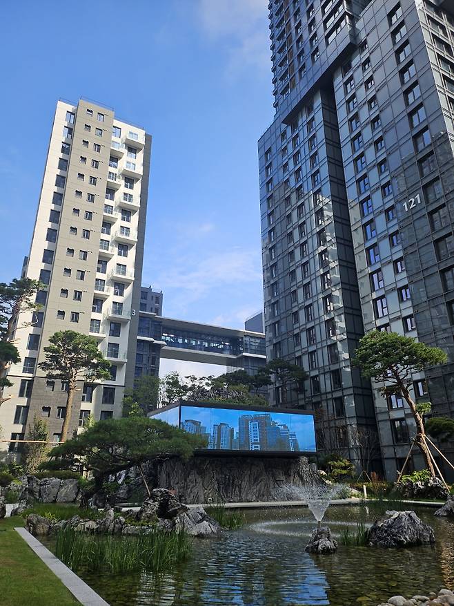 서울 서초구 반포동에 위치한 래미안 원베일리