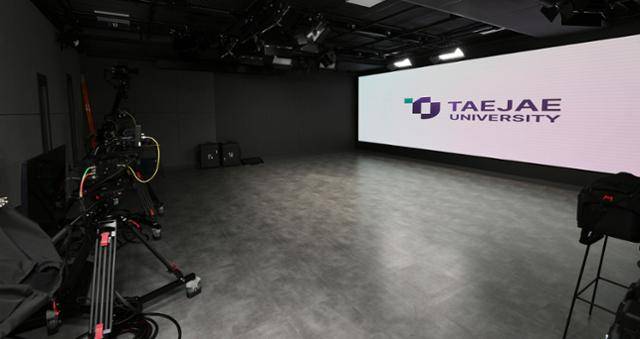 교육영상 콘텐츠 제작을 위한 태재대 본부의 스튜디오. 윤서영 인턴기자