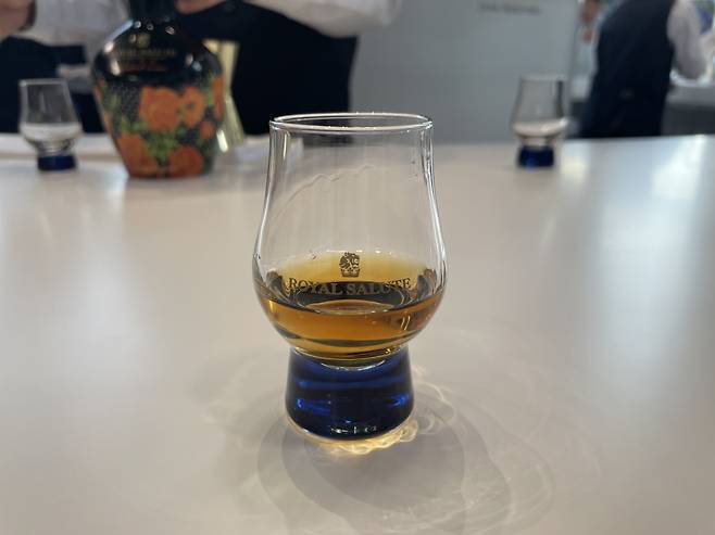 ‘로얄살루트 21년 리차드 퀸 에디션 2’ 전새날 기자