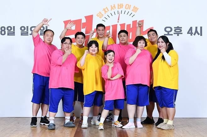 왼쪽 윗줄부터 시계방향으로 이호철 신동 서장훈 최준석 이규호 풍자 신기루 박나래 이국주 나선욱 (SBS 제공)