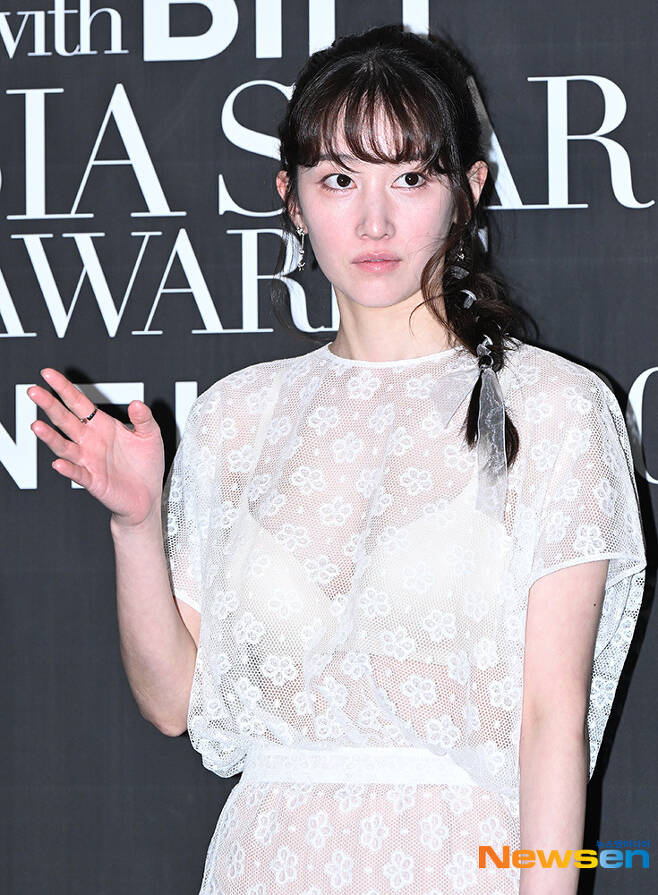 Actor Jeon Jongseo attended the 2023 Claire Asia Star Awards at the Busan Paradise Hotel in Haeundae-gu, Busan, on the afternoon of October 5th.On this day, Jeon Jongseo appeared in front of the photo wall wearing a dazzling white long dress, especially in full-body see-through and side-by-side fashion.Her walked into the photo wall with her imposing walking, glamorous eyes and glamorous eyes, and then shyly finished the photo time with a ball heart.In particular, Jeon Jongseo is also famous for his relationship with Lee Chung-hyeon Director, who recently directed Netflix Movie  ⁇  Ballerina  ⁇ .The pair, who were linked through the movie Call, began their public romance in December 2021.In her testimony at the time of the production of  ⁇  Ballerina  ⁇  which was held in September, Her said, I had a breath in the director and the call, and there was a character on the movie that could clearly reveal the color of the short movie ransom or call I thought.I was hoping it was Kang Min-hee this time.I thought Kang Min-hee was charming when I was with jade wine, and I thought I should do my best to keep Kang Min-hee from being reminded of what I am doing because of Hers death.I think I focused rather on Kang Min-hee In the 28th annual Busan International Movie Festival, he made a full-fledged move. On the third day after the red carpet opening ceremony on the first day, on the 6th day of the movie, he unveiled a story that he could not get out of the production presentation at the Ballerina Open Talk.Jeon Jongseo said, I was more special to work with my lover Lee Chung-hyeon Director at the Ballerina Open Talk.Meanwhile, the 2023 Claire Asia Star Awards will be held jointly by global fashion magazine Marie Claire and Busan International Movie, sponsored by Chanel, where Asian moviegoers cheer and encourage each other.