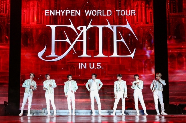 The group ENHYPEN kicked off its grand United States of America tour with its first solo performance at AT&T Stadium since its debut.On October 6 (local time), En Hyphen (Jung Won, Hee Seung, Jay, Jake, Sung Hoon, Sunwoo, Nikki) held the World Tour  ⁇ ENHYPEN WORLD TOUR  ⁇ FATE ⁇  at the United States of America Los Angeles Dignity Health Sports Park.The performance on this day was special from Opening!, where the hyphen appeared on stage in a mysterious and grand mood.Starting with Jake, the members took the stage one by one, and finally, when Sung Hoon took off his silver mask, about 22,500 fans who filled the AT&T Stadium cheered explosively in the intense Opening!The hyphen is the main title song of the album released in the past, such as  ⁇  Drunk-Dazed  ⁇ ,  ⁇  Future Perfect (Pass the MIC)  ⁇ ,  ⁇  Blessed-Cursed  ⁇ ,  ⁇  Tamed-Dashed  ⁇ ,  ⁇  Bite Me  ⁇  .They were then replaced by a lock-buster (as in the action movie), an act of assassination, an act of assassination, an act of assassination, an act of assassination, an act of assassination, an act of assassination, an act of assassination, an act of assassination, an act of assassination, an act of assassination, an act of assassination, an act of assassination, an act of assassination, an act of assassination, an act of assassination, an act of assassination, an act of assassination, an act of assassination, an act of assassination, an act of assassination, an act of assassination, an act of assassination, an act of assassination, an act of assassination, an act of assassination, an act of assassination, an act of assassination, an act of assassination, an act of assassination, an act of assassination, an act of assassination, an act of assassination, an act of It boasted a sweet tone.The set list of 24 songs was enough to reveal the colorful music color of the hyphen.Even though it was a wide performance field called AT & T Stadium, the hyphen actively breathed with the fans.They sang  ⁇ Polaroid Love ⁇  and went around the audience to meet the audience one by one, and fans responded with cheering rod surfing, creating a spectacular scene where the hyphen and engine (ENGENE.Fandom name) became one.I cant tell you how happy we are right now.You make me feel alive. Engine has always been grateful. I will work hard to get back to Los Angeles. Please look forward to your next album.I love the engine very much and have a great feeling about it.The hyphen will be held on the 10th at the Glendale Desert Diamond Arena to host the second FATE United States of America performance.