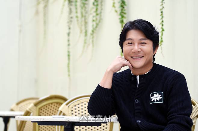 개그맨 조세호가 15일 서울 압구정동 한 카페에서 스포츠서울과 인터뷰에 앞서 포즈를 취하고 있다. 최승섭기자 thunder@sportsseoul.com