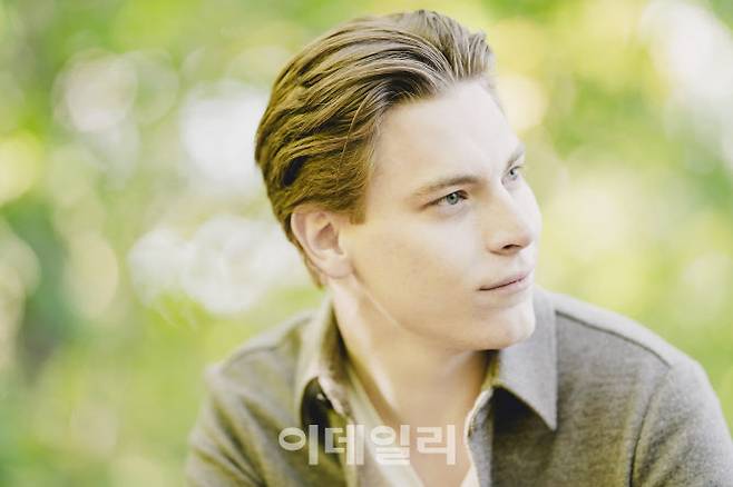 지휘자 클라우스 메켈레. (사진=빈체로)