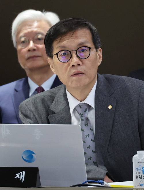 23일 서울 중구 한국은행에서 열린 국회 기획재정위원회 국정감사에서 이창용 한은 총재가 질의에 답하고 있다. 연합뉴스