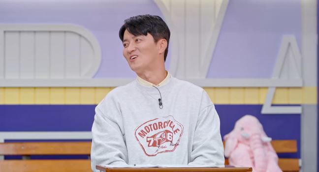 18-year-old high school boy mom Kim Ye-won confides her troubles after marriageIn the 14th episode of A High School BoyMommy!4, which airs on the 25th, Kim Ye-won, a high school boy mom who was born in 2005, appeared in the studio and said, My husbands nagging is too much.It is welcomed by the studio cast members who reveal their troubles and say, This time I can see comfortably.First, Kim Ye-wons pregnancy story at the age of 17 is unfolded through a reenactment drama.Kim Ye-won, who was a high school student, said, I gathered with my friends and gave Delivery to my parents in secret. I dashed against the kindness and face of the Delivery article, which puts food packaging containers one by one between the bars.Kim Ye-won said, My parents strongly opposed pregnancy and childbirth, and eventually they said, If you want to have a baby, you will cut off all financial support and you will not get in touch. He said.At the end of the reenactment drama, Kim Ye-won appears alone in the studio. Kim Ye-won introduces himself as pregnancy at the age of 17 and gave birth in May this year, now 18 years old.Park Se-mi, a guest of the day, looked at Kim Ye-wons face and said, Oh, I still have a fuzz on my face! And the MC staff said, The baby gave birth to a baby. .Kim Ye-wons daily life is revealed. Kim Ye-won, who is currently taking a leave of absence from high school, has a good time in karaoke room by meeting his friends in uniform.He then returns home with his friends and takes care of his four-month-old son.In the appearance of Kim Ye-won and his friends who change their diapers and bottles in uniforms, the studio cast members said, It is unfamiliar for high school girls to take care of their children, but Kim Ye-won I look at the life of Kim Ye-won.Meanwhile, a high school boyMommy! 4 is a real family entertainment program that shows the growth of a high school boyMommy!, Which became a parent in their teens, broadcasted every Wednesday at 10:20 pm,