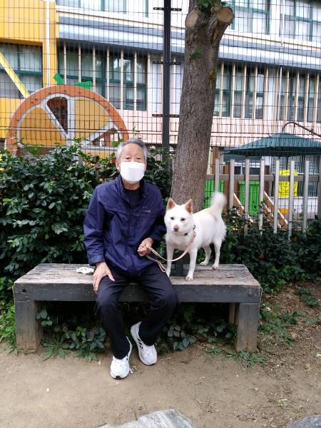 세상에서 가장 좋은 가족이자 단짝. 할아버지와 행운이./사진=장신재 정글핌피 대표