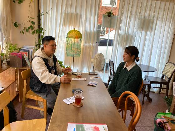 설채현 수의사님이 소개해준 이규상 트레이너님(왼쪽)과 장신재 정글핌피 대표님. 여기에 나까지, 우리 셋이 행운이와 할아버지를 위해 의기투합했다./사진=남형도 기자