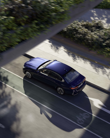 넥센타이어가 '엔페라 스포츠'를 BMW 5시리즈 8세대 모델에 신차용 타이어로 공급한다. /사진=넥센타이어
