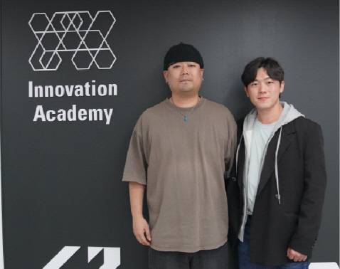 왼쪽부터 김원 쿨쿨 대표, 조대범 기술팀장 <사진: 디지털타임스>