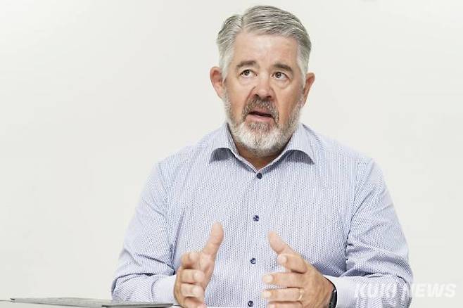 최근 쿠키뉴스와 마주한 브루스 볼랭저(Bruce Boulanger) 퍼모빌 아시아태평양 지사장은 인터뷰 내내 ‘장애인’ 대신 ‘휠체어 사용자’라는 표현을 썼다. 장애인은 ‘휠체어를 사용하는 사람’이라는 기조가 깔려있다. 사진=임형택 기자