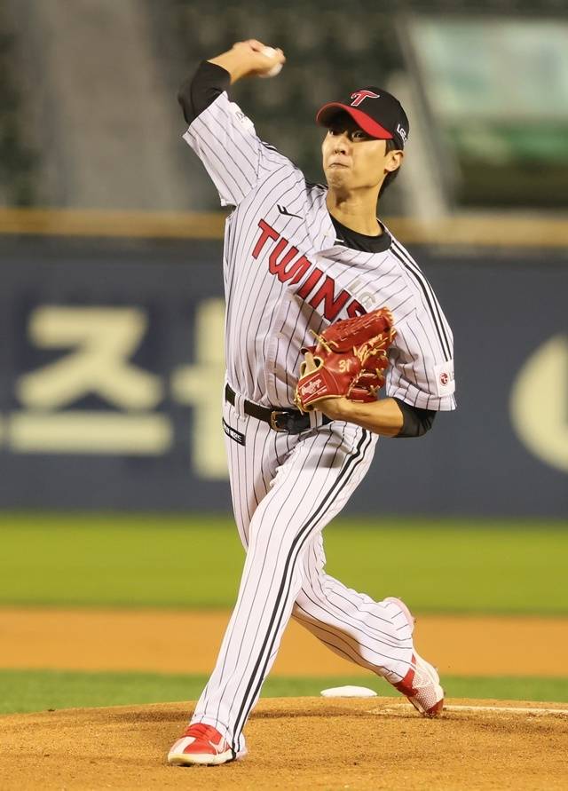 29일 청백전에서 백팀의 선발투수로 나선 이정용. 사진=LG 제공