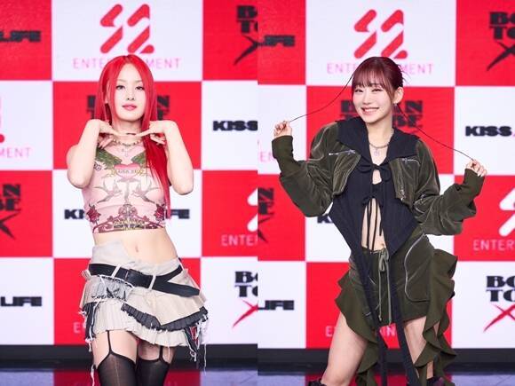 그룹 키스오브라이프 멤버 벨(왼쪽)과 쥴리가 8일 오후 4시 서울 광장동 예스24라이브홀에서 열린 두 번째 미니 앨범 'Born to be XX' 발매 쇼케이스에 참석해 앨범 준비 과정에 대한 일화를 밝혔다. /S2엔터테인먼트