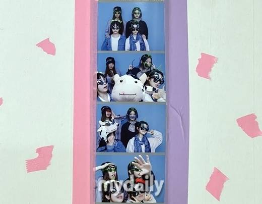 뉴진스가 사진관에 남기고 간 즉석사진 / 이승록 기자 roku@mydaily.co.kr