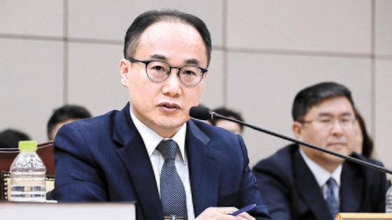 이원석 검찰총장이 지난달 23일 서울 서초구 대검찰청에서 열린 국회 법제사법위원회의 대검찰청 국정감사에서 의원들의 질의에 답하고 있다. 국회사진기자단
