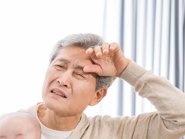 이유 없이 식은땀이 난다면 갑상선기능항진증, 불안장애 등 질병의 신호일 수 있다./사진=게티이미지뱅크