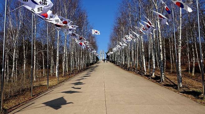 18일 백마고지전적비를 올라가는 언덕. 이도훈 씨 제공