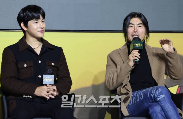 배우 임시완, 이명우 감독이 20일 오전 서울 강남구 조선 팰리스 서울 강남에서 열린 쿠팡플레이 시리즈 '소년시대' 제작발표회에 참석해 취재진 질문에 답하고 있다. '소년시대'는 1989년 충청남도, 안 맞고 사는 게 일생 일대의 목표인 온양 찌질이 병태가 하루아침에 부여 짱으로 둔갑하면서 벌어지는 이야기로 오는 24일 공개. 서병수 기자 qudtn@edaily.co.kr