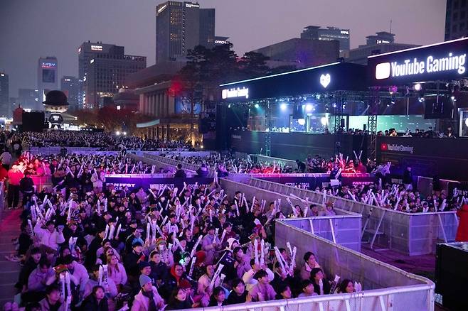 광화문 광장에서 열린 T1과 WBG의 ‘2023 롤드컵’ 결승전 거리 응원 현장. 사진 | 라이엇 게임즈