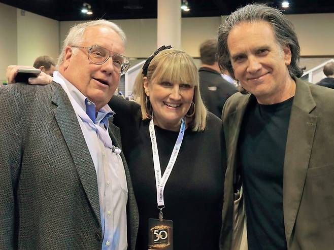 좌로부터 하워드 버핏, 수전 버핏, 피터 버핏/AP=뉴시스