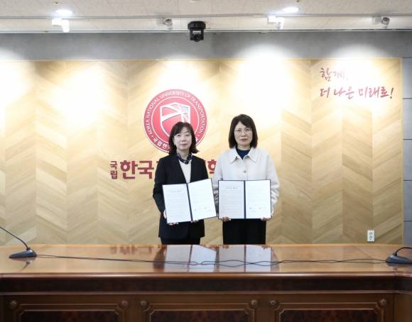 음성군청과 한국교통대가 지난 23일 인사교류 업무협약을 체결하고 있다. 음성군 제공