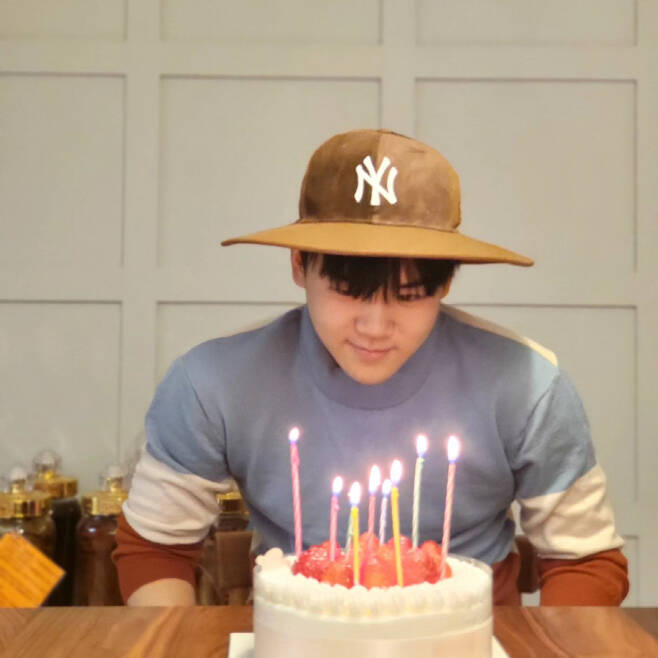 Where is Father yun hoo and Oh! My Baby Driver Hyun Jyu-nis Remarkable growth attracts attention.On the 28th, singer Yoon Min Soos wife posted a picture on her instagram saying Happy birthday to my child.Inside the picture is a picture of yun hoo who is having a party with his family on his birthday. yun hoo laughing brightly looking at the cake.At this time, the childhood appearance of yun hoo in the past birthday party is displayed side by side, and the appearance of yun hoo which is a remarkable growth with a cute visual is still attracting attention at once.Yoon Min Soos wife said, Thank you for being a good boy from a plump baby. Thank you for being born as my son. Time is so fast, he expressed his affection for his son.He added, Yun hoos birthday. Hell be a college student next year.Yoon Min Soo was shot in TVN Follow Me Now with yun hoo in September last year. When asked about when I realized that yun hoo was big at the time, he said, He is 184cm tall, but he is still a baby in my eyes. I mentioned a son.Also on the 28th YouTube channel Funny Things Come Up, a video titled Exclusive Elevator? Kim So-hyun Son Jun-ho Houses in Koreas Best Luxury Apartment was posted.In particular, the recent status of his son Hyun Jyu-ni was revealed.On this day, Jang Sung-kyu raided Son Jun-ho and Kim So-hyuns house from dawn, woke up the couple and ate together; then the alarm sounded, and Jang Sung-kyu said, Is it time for Hyun Jyu-ni to wake up?Hyun Jyu-ni asked, Have you been on the air since Oh My Baby Driver? The couple said, Not since Oh My Baby Driver. Its been seven years.At that time, Hyun Jyu-ni, who was 11 years old, appeared as a remarkable growth and attracted attention.Jang Sung-kyu said, My uncle thinks Hyun Jyu-ni is good at studying. Is it fun to study? Hyun Jyu-ni said, Yes, I just became interested in studying and read books.Hyun Jyu-ni surprised Jang Sung-kyu by answering Baro Seoul National University to the target university question.Hyun Jyu-ni said, My mother also went to Seoul National University. He explained why he wanted to go to Seoul National University.Son Jun-ho from Yonsei University said, The solidarity is much better.Jang Sung-kyu asked, Did Hyun Jyu-ni come to the 4th bottle? And Son Jun-ho said, I did not come.One time, Sohyeon asked me to do the laundry, but Hyun Jyu-ni was playing the game and dropped the game and went to Baro Son Jun-ho said, Hyun Jyu-ni said, I do not want to do this. He said, Why do not you die? He said, Father, even if you die, you can play the game again.When Kim So-hyun said, I was so grateful to hear this story, Jang Sung-kyu laughed, saying, I guess you really suffered a lot from your mom. How much did you get angry when you were playing a game that kids like?On the other hand, Yoon Min Soo and yun hoo rich have been loved by MBC Night - Father! Where are you going? Broadcasted in 2013. Last year, they appeared on tvN Follow Me Now.Kim So-hyun, Son Jun-ho and Hyun Jyu-ni shared the daily life of three families on SBS Oh! My Baby Driver which was aired in 2014.