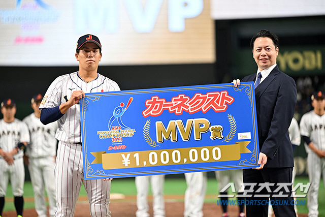 APBC MVP를 수상한 가도와키. 사진출처=일본야구대표팀 홈페이지