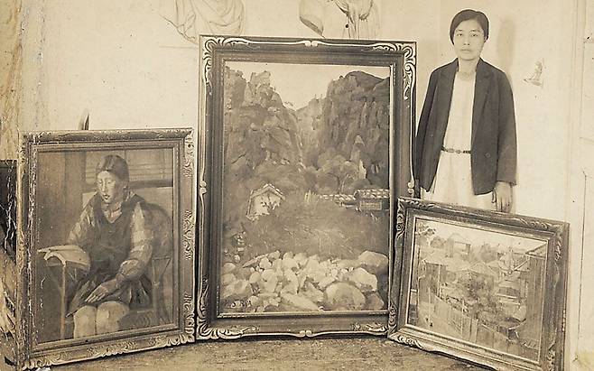 1933년경 나혜석의 모습. 이혼 후 여자미술학사를 개설하고, 다양한 작품 제작에 몰두하던 시기다. /수원시립아이파크미술관 소장