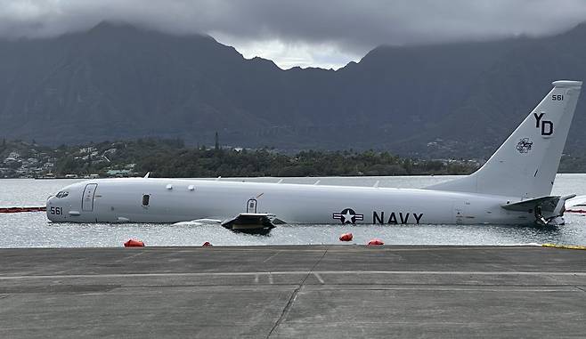 하와이 바다에 빠진 미 해상 초계기의 최근 모습이 공개됐다. AP 연합뉴스
