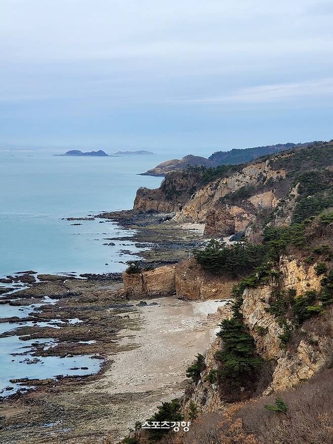 연평도의 최고 절경 중 하나인 가래칠기 해변. 사진|강석봉 기자
