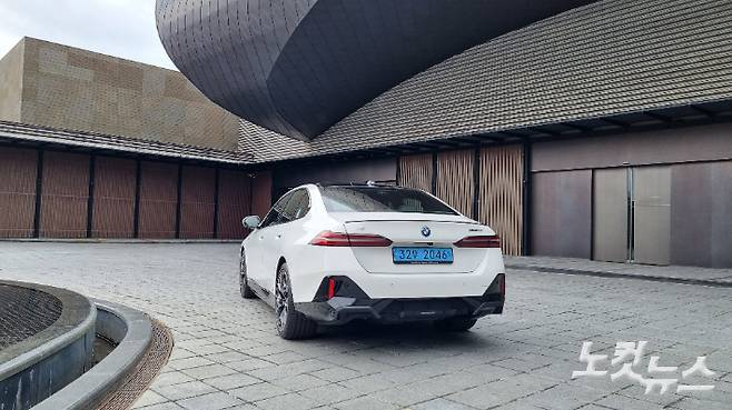 BMW 5시리즈 첫 순수 전기차 뉴 i5. 윤준호 기자