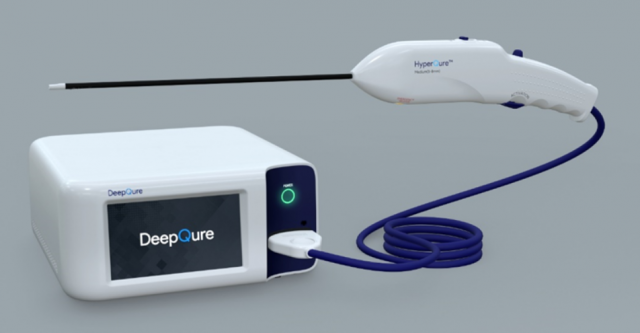 딥큐어가 개발한 ‘하이퍼큐어’ 제품 사진. 신경차단을 위한 에너지를 발생시키는 범용 전기 수술기(왼쪽·Generator)와 일회용 손조절식 전기수술기용 전극(Laparoscopic Instrument)으로 구성된다. 사진 제공=딥큐어