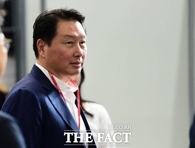 최태원 SK그룹 회장이 부회장단에 퇴진을 요청한 것으로 알려졌다. /더팩트 DB