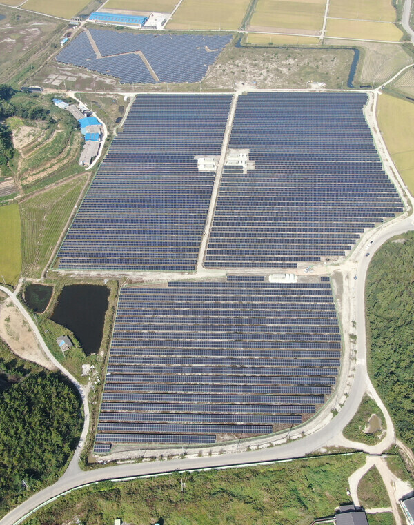 2021년 11월 전남 신안군 지도읍 감정리의 태양광 발전소 모습. 신안군청 제공