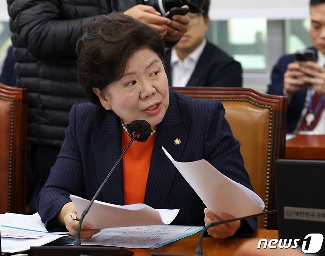 (서울=뉴스1) ,송원영 기자 = 서정숙 국민의힘 의원이 25일 서울 여의도 국회에서 열린 보건복지위원회의 보건복지부, 질병관리청, 식품의약품안전처 등에 대한 국정감사에서 질의를 하고 있다. 2023.10.25/뉴스1 Copyright (C) 뉴스1. All rights reserved. 무단 전재 및 재배포, AI학습 이용 금지.