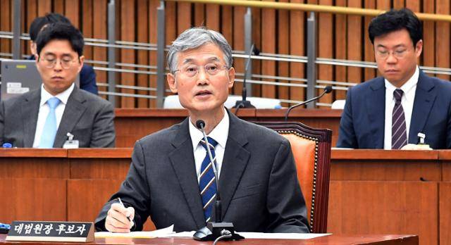 조희대 대법원장 후보자가 5일 국회에서 열린 인사청문회에서 의원 질의에 답변하고 있다. 고영권 기자