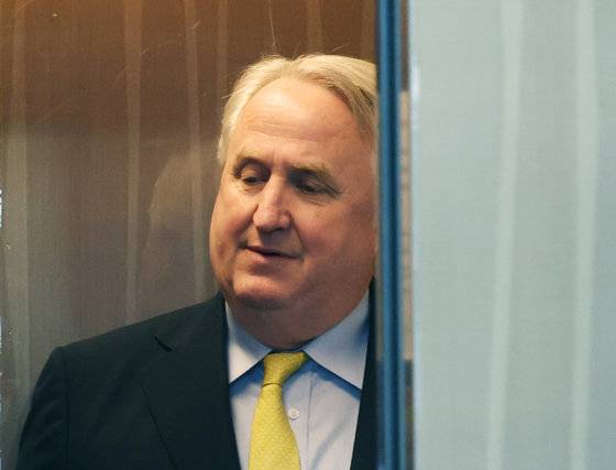 인요한 국민의힘 혁신위원장이 7일 서울 여의도 국민의힘 당사에서 열린 혁신위원회 제12차 전체회의를 앞두고 승강기를 타고 있다. 2023.12.7 뉴스1