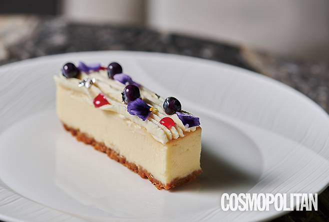 애프터눈 티를 제공하는 더 갤러리.