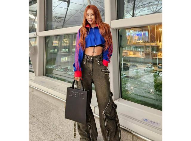 가수 효린이 과감한 팬츠를 유니크하게 소화했다. 효린 SNS