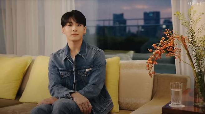 BTS 정국이 해외에서 하는 트레이닝 루틴으로 유산소 운동 30분을 꼽았다./사진=유튜브 채널 ‘VOGUE JAPAN’ 캡처