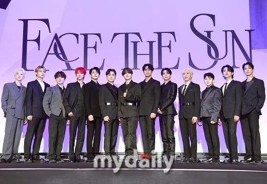 '마의 7년'을 넘고 전원 재계약 소식을 전한 세계적인 아이돌 스타 세븐틴(Seventeen) 에스쿱스, 정한, 조슈아, 준, 호시, 원우, 우지, 디에잇, 민규, 도겸, 승관, 버논, 디노/마이데일리 사진 DB
