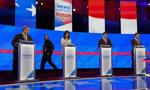 크리스 크리스티 전 뉴저지 주지사, 니키 헤일리 전 유엔 대사, 론 디샌티스 플로리다 주지사, 기업인 비벡 라마스와미(왼쪽에서 오른쪽)가 6일(현지시간) 미국 앨라배마주 터스컬루사 앨라배마 대학에서 열린 공화당 대선 경선 후보 4차 TV토론에 참석하고 있다. AP뉴시스