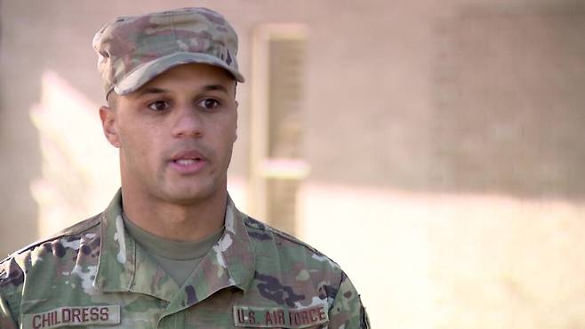 구조에 동참한 미 공군 장교 도미니크 차일드리스의 모습. / 사진=KSL 방송