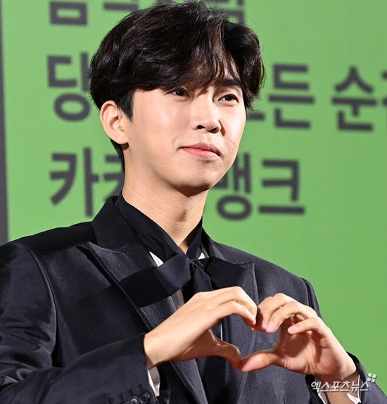 Singer Lim Young-woong has added concert GoYang performance to the national tour, and fans are attracting a lot of attention.The agency fish music posted a notice on the 7th of the 2023 Lim Young-woong National Tour Concert IM HERO GoYang performance.According to the announcement, the GoYang Concert will be held from January 19 to 21, 2024 at Kintex 1showroom 1 Hall. Ticket opening will be held at 8 pm on the 14th of this month.Lim Young-woong, who opened the national tour tour with the Seoul 6th performance last October, completed the Daegu performance last month and formed the wave of the azure hero era.The previous performances ended amid high satisfaction and positive response from the audience, and they are set to perform at Busan BEXCO this weekend from today (8th).Gwangju performance is scheduled for Daejeon from 29th to 31st of this month and from January 5th to 7th next year.With the addition of performance performance, there are a lot of fans cheering for Lim Young-woongs performance.Above all, Lim Young-woongs performance has drawn attention every time due to a fierce ticket war, with scalpers appearing to the extent that his agency also said it would do its best to manage Illegal tickets, disrupting the ticket culture.Therefore, the agency is anticipating a strong response to the Illegal transaction, and even the concert ticket management is proceeding neatly.Therefore, fans interest in GoYang additional performance ticketing is getting hotter.The fans are responding with enthusiasm such as Top Model again, Must be successful, I will participate in ticket war, I have my seat and Thank you so much for Lim Young-woong.Meanwhile, Lim Young-woong announced that he will hold the national tour performance encore concert at the Seoul World Cup Stadium next May.After the news, Lim Young-woong said in a fan caf , I finally grasped the topic. I can play with you at Sangam World Cup Stadium.It is not my football but my main job. Photos: DB, Fish Music