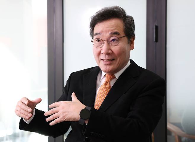 더불어민주당 이낙연 전 대표가 지난 8일 서울 용산구 세계일보 사옥에서 대담을 진행하고 있다. 이 전 대표는 인터뷰에서 신당이나 제3지대 연대 가능성에 대해 “뜻을 모으는 것이 당연하다”고 말했다. 남정탁 기자