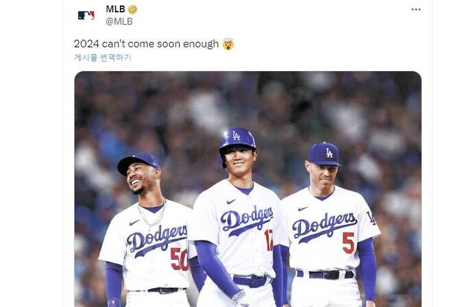 오타니 합성 사진 소개하는 미국프로야구 메이저리그 MLB가 10일(한국시간) 공식 소셜미디어 계정을 통해 로스앤젤레스 다저스와 계약한 오타니 쇼헤이의 합성 사진을 소개하고 있다. [MLB X 계정 캡처 재배포 및 DB 금지]