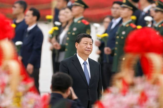 지난달 30일 시진핑 중국 국가주석이 베이징 천안문 광장에서 열린 열사기념일 행사에 참가하고 있다./로이터 연합뉴스
